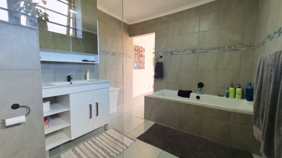 2 Bedroom Property for Sale in Dana Bay Western Cape